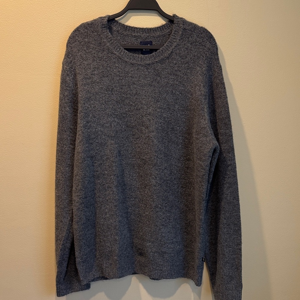 GAP Men's Gray Crewneck Sweater